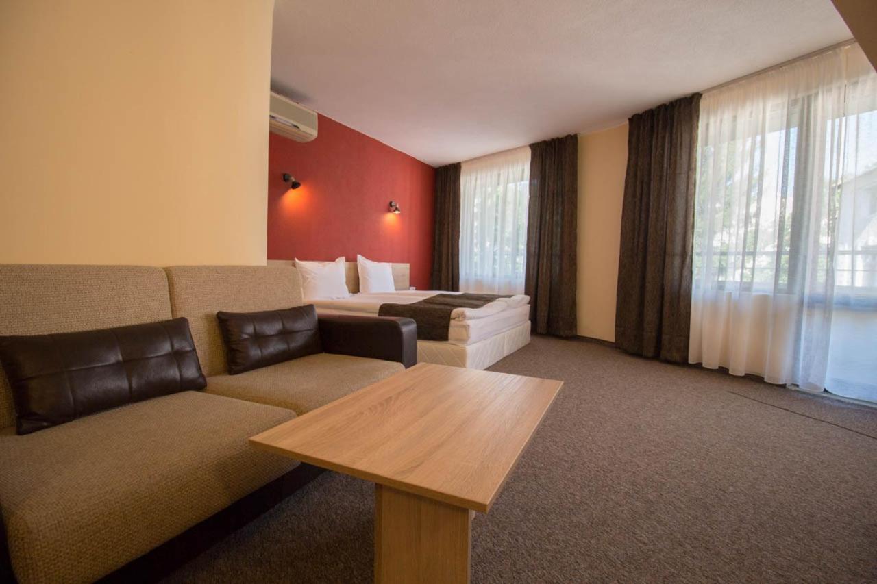 Evridika Hotel Devin Extérieur photo
