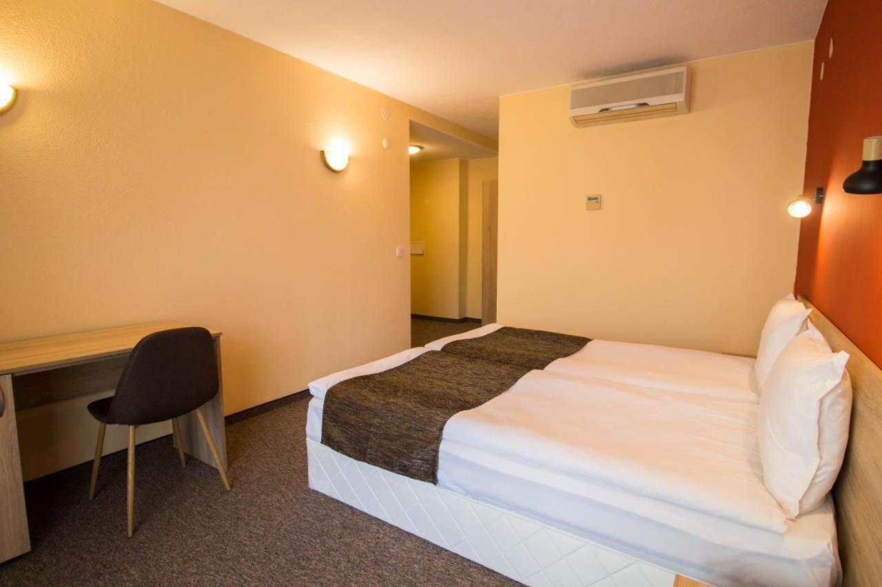 Evridika Hotel Devin Extérieur photo