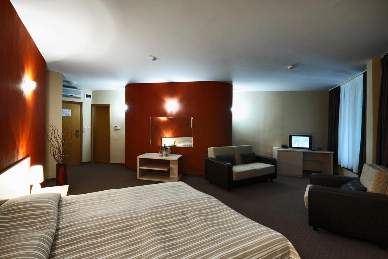 Evridika Hotel Devin Extérieur photo