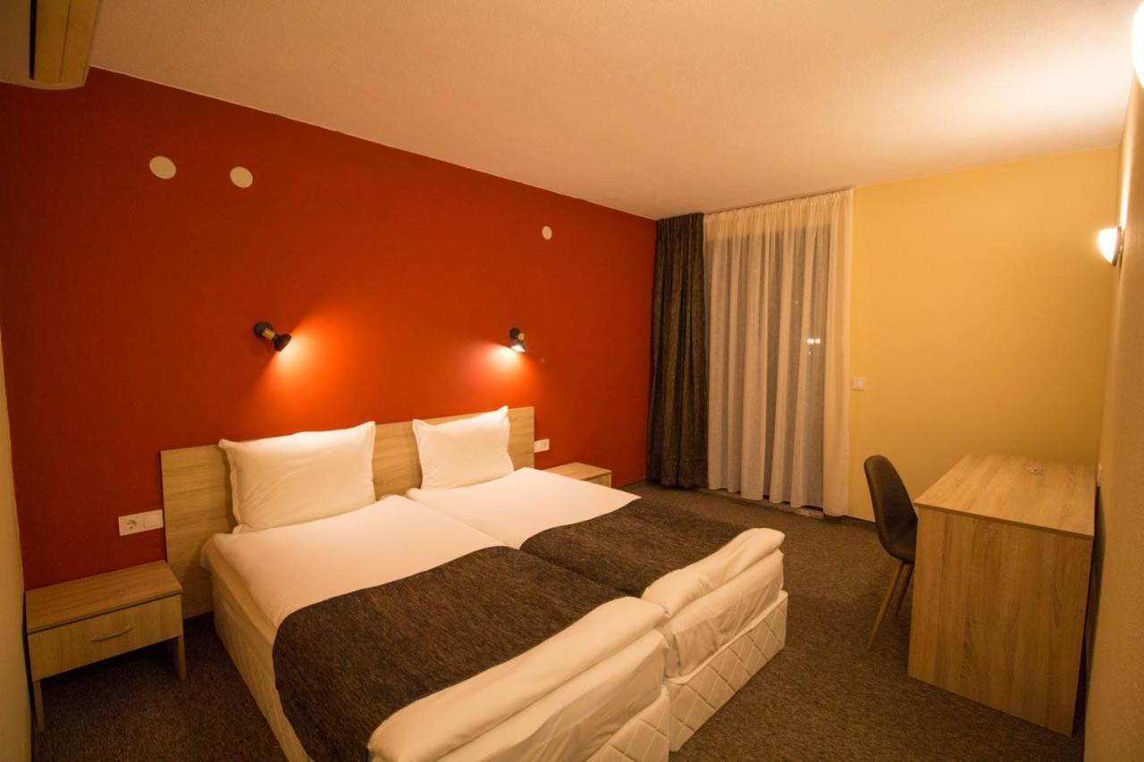 Evridika Hotel Devin Extérieur photo